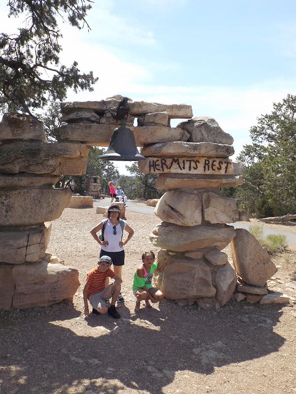 DSCF0100.JPG - Grand Canyon - Robbie, Mom, and Kayla at Hermit's Rest