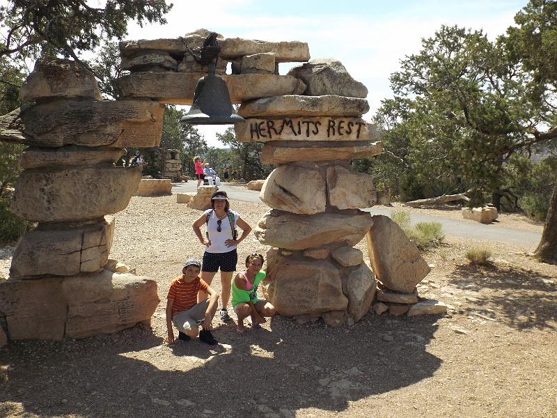 DSCF0101.JPG - Grand Canyon - Robbie, Mom, and Kayla at Hermit's Rest