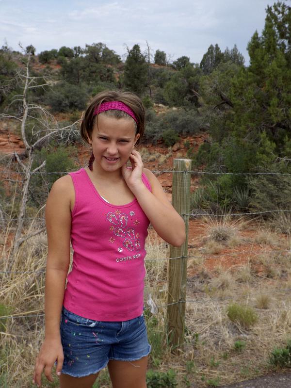 DSCF0159.JPG - Sedona - red rocks - Kayla