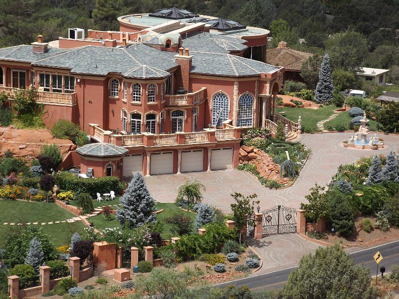 DSCF0199.JPG - Sedona - red rocks - view of mansion from Chapel of the Holy Cross