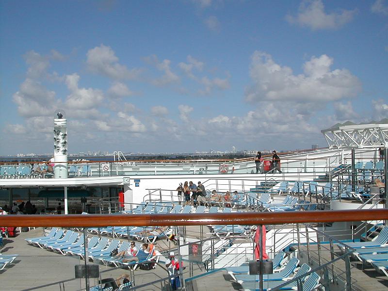 DSCN5089.JPG - The sun deck