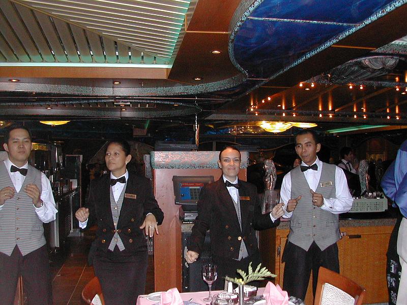 DSCN5148.JPG - Waiters singing & dancing