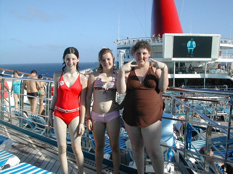 DSCN5187.JPG - Blair, Courtney, and Gabby catching some rays