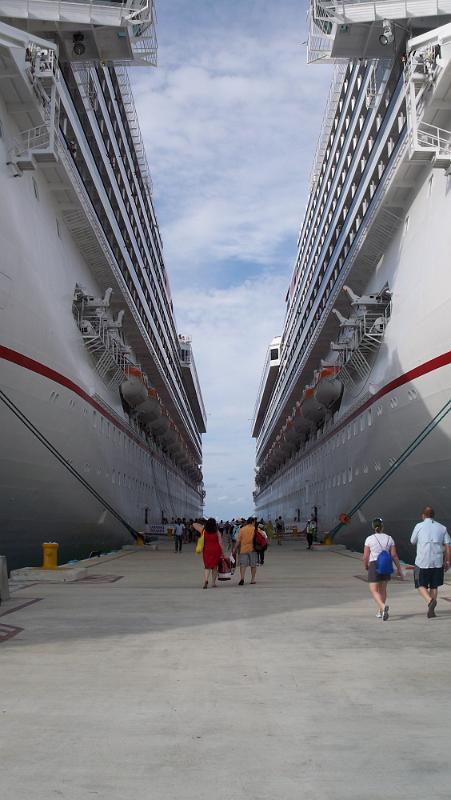 100_4158.JPG - Carnival ships at dock