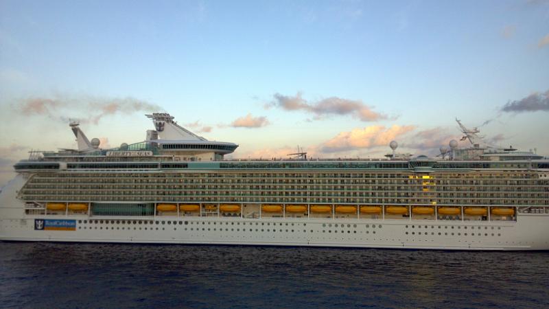 2013-01-22_07-50-40_708.jpg - Royal Caribbean cruise ship close by