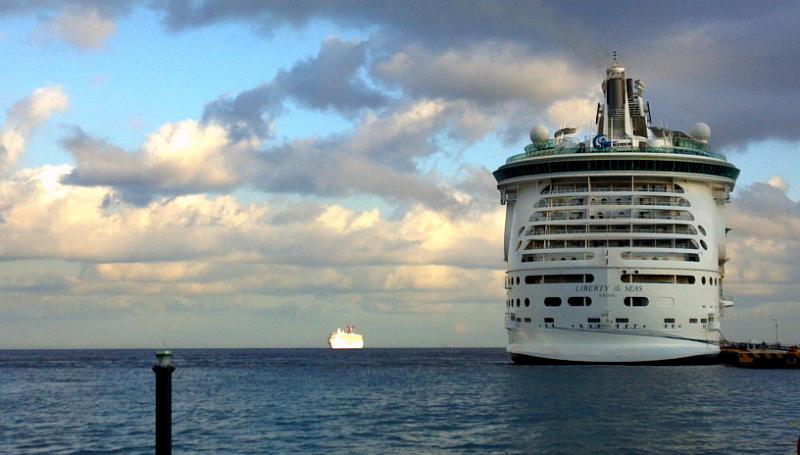 2013-01-22_08-17-17_258.jpg - Docked at Cozumel