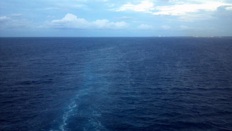 2013-01-22_18-31-08_21.jpg - Carnival Glory's wake