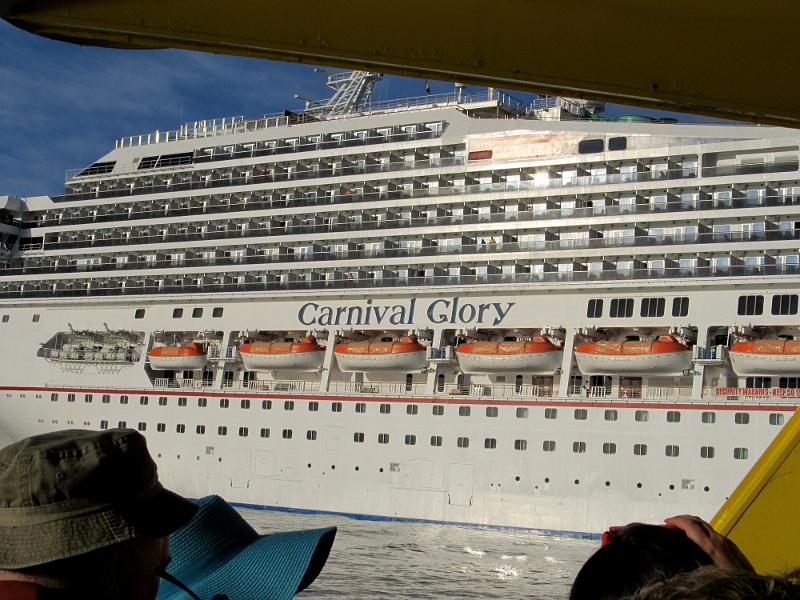 IMG_0669.JPG - Passing Carnival Glory on the way to Playa del Carmen