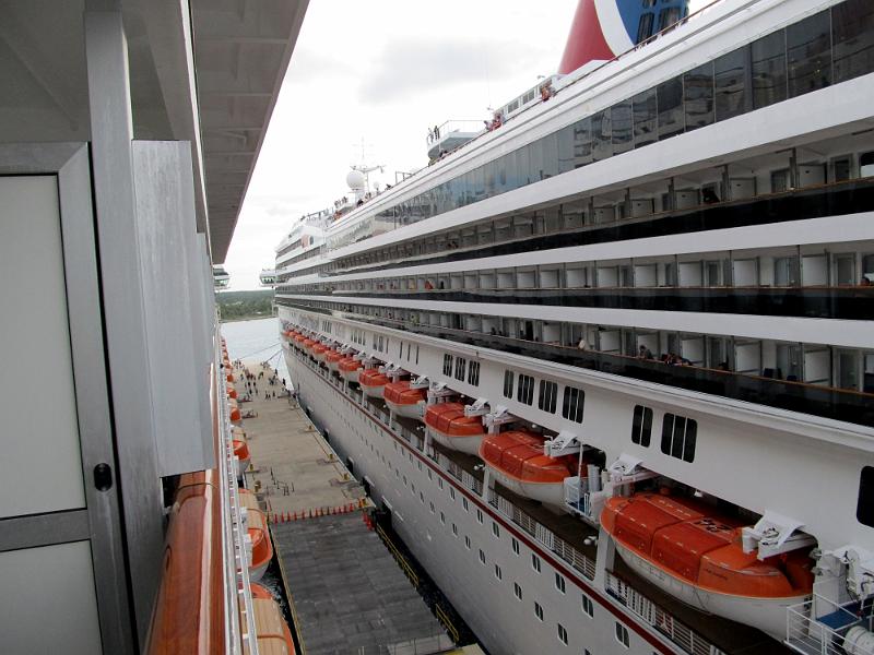 IMG_0730.JPG - Carnival ships at dock - view from cabin