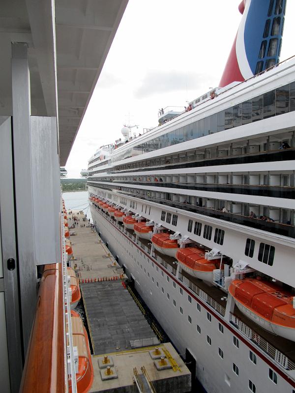 IMG_0731.JPG - Carnival ships at dock - view from cabin