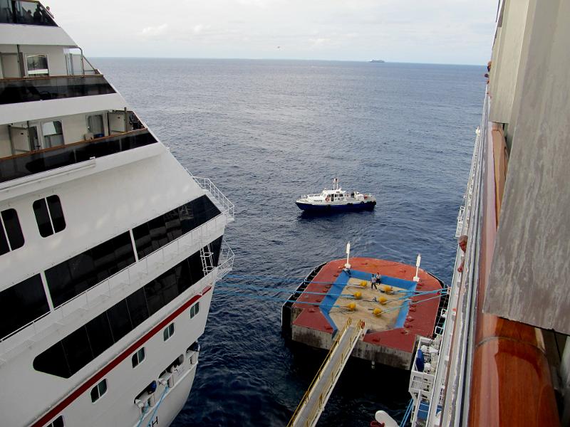 IMG_0732.JPG - Carnival ships at dock with Pilot Boat awaiting - view from cabin