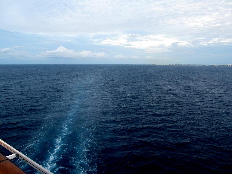 IMG_0740.JPG - Carnival Glory's wake