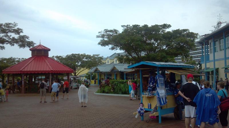 2013-01-24_12-37-16_498.jpg - Roatan Island, Honduras - Mahogany Bay