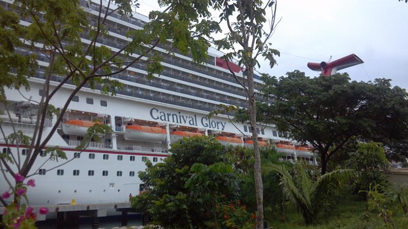 2013-01-24_13-05-09_222.jpg - Roatan Island, Honduras - Mahogany Bay