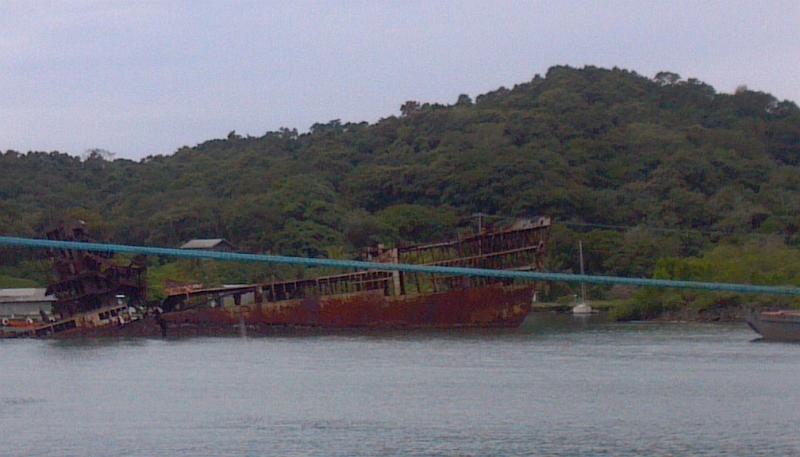 2013-01-24_13-35-39_868.jpg - Roatan Island, Honduras - Mahogany Bay