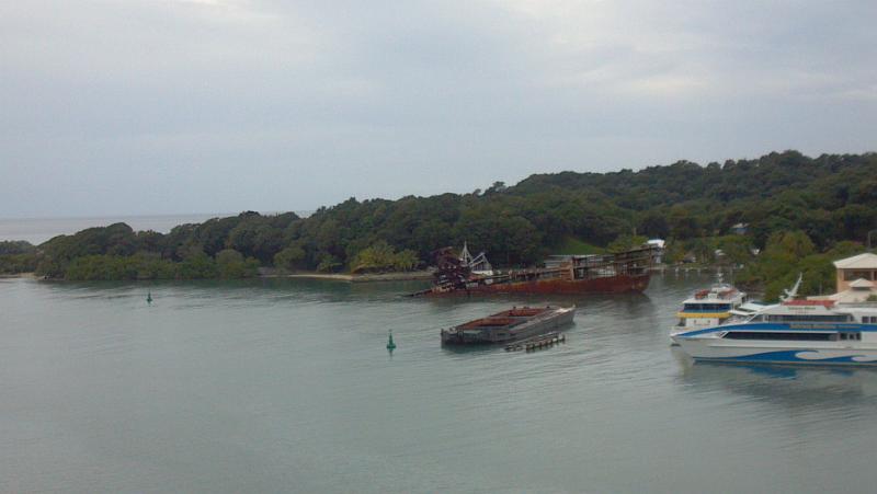 2013-01-24_13-46-41_774.jpg - Roatan Island, Honduras - Mahogany Bay