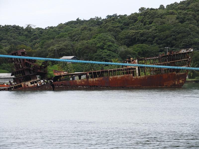 IMG_0841.JPG - Roatan Island, Honduras - Mahogany Bay.  This ship ran aground and then caught fire.  The locals are recycling things off what's left.