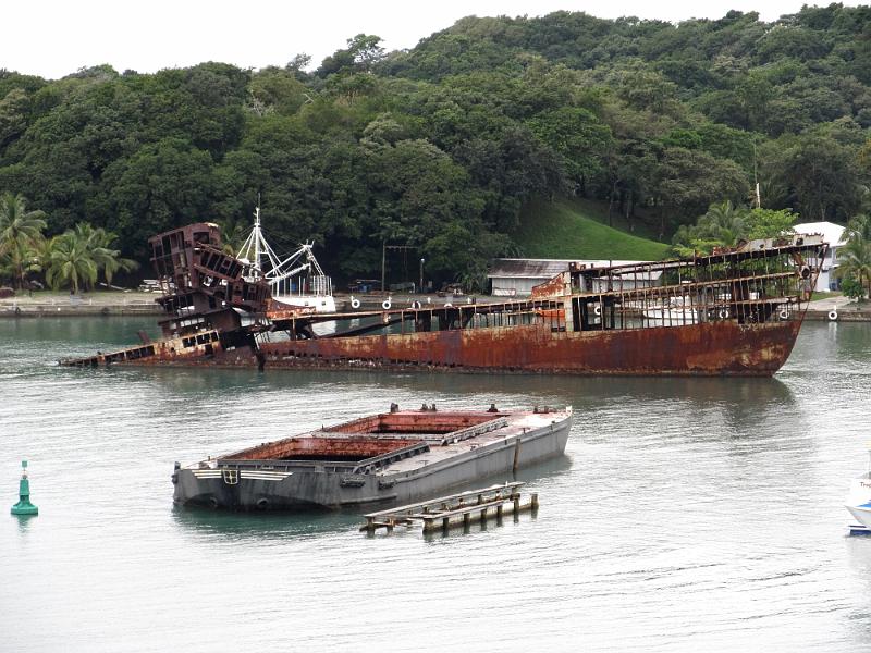 IMG_0843.JPG - Roatan Island, Honduras - Mahogany Bay  This ship ran aground and then caught fire.  The locals are recycling things off what's left.