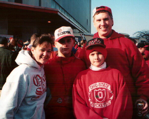 familyb4osuvsmich9811.jpg (60094 bytes)